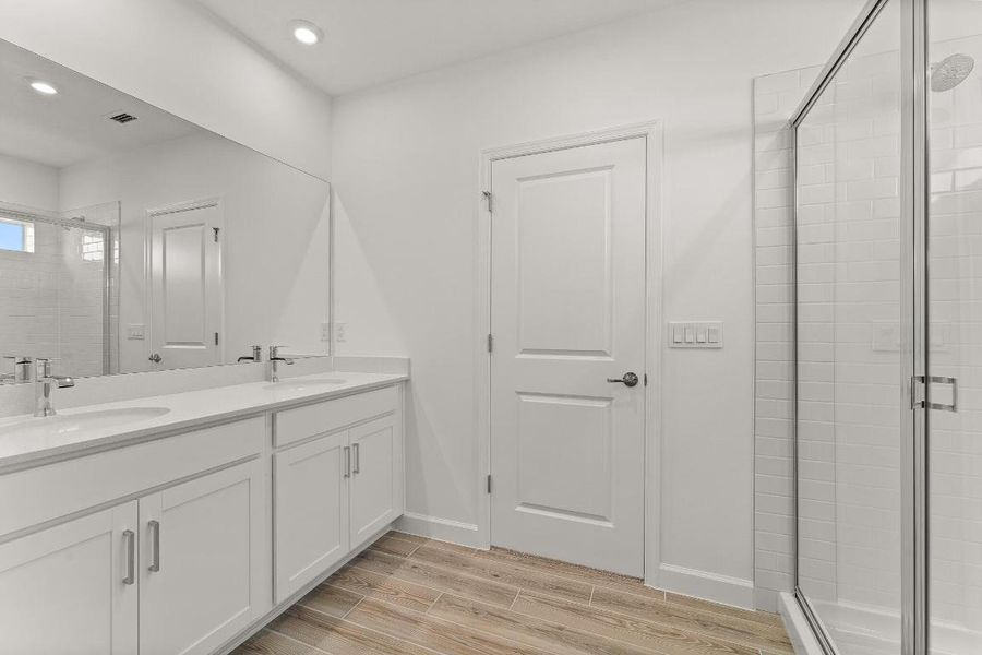 US_SEF_SHENANDOAH_LOT 348_owners bath 2