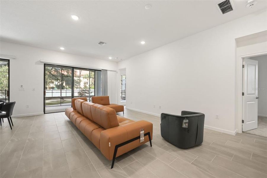 Furnished interior view inside a new home in , Orlando (Image 9).