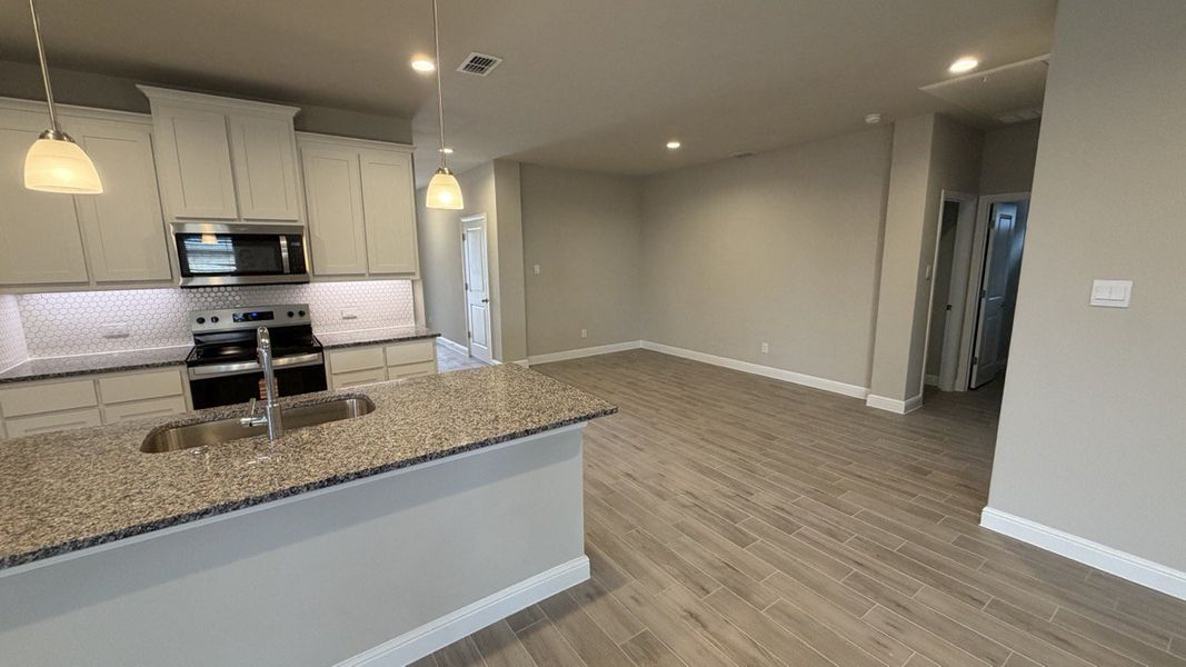 Furnished interior view inside a new home in Shannon Creek, Burleson (Image 8). Furnished interior view inside a new home in Shannon Creek, Burleson (Image 8).