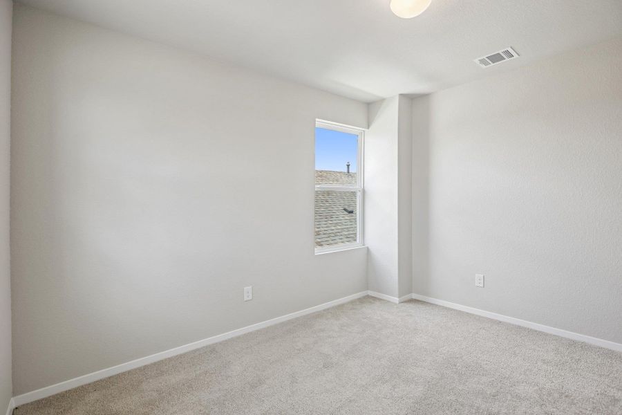 Spacious, unfurnished interior of a new home in Harvest Ridge, Elgin (Image 25).