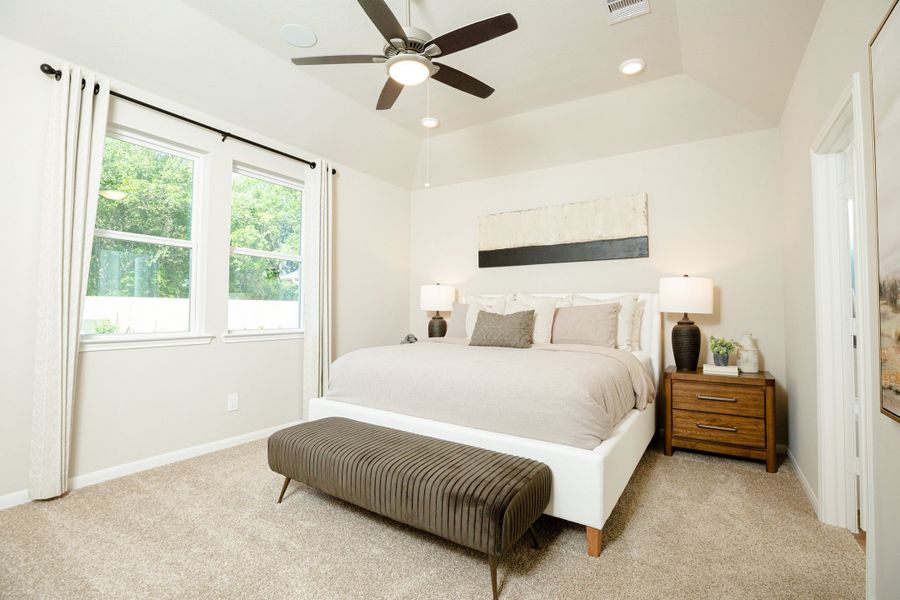 Representative furnished interior of a home built from the Berkshire by Beazer Homes in Sorella: Landmark Collection, Tomball (Image 7).