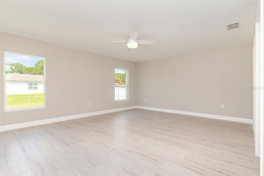 Spacious, unfurnished interior of a new home in , Palm Bay (Image 27).