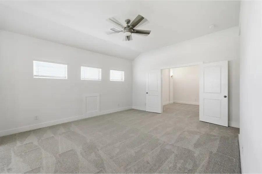 Spacious, unfurnished interior of a new home in Green Meadows, Celina (Image 63).