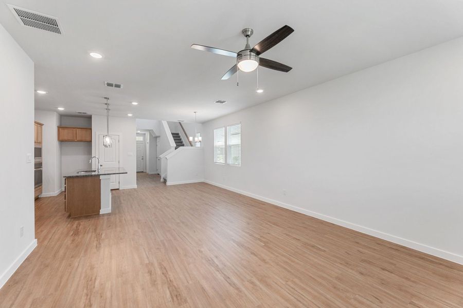 Spacious, unfurnished interior of a new home in Highland Ridge, New Braunfels (Image 27).