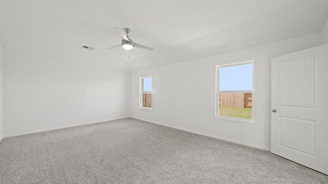 Spacious, unfurnished interior of a new home in Sunterra Lakes, Brookshire (Image 24).