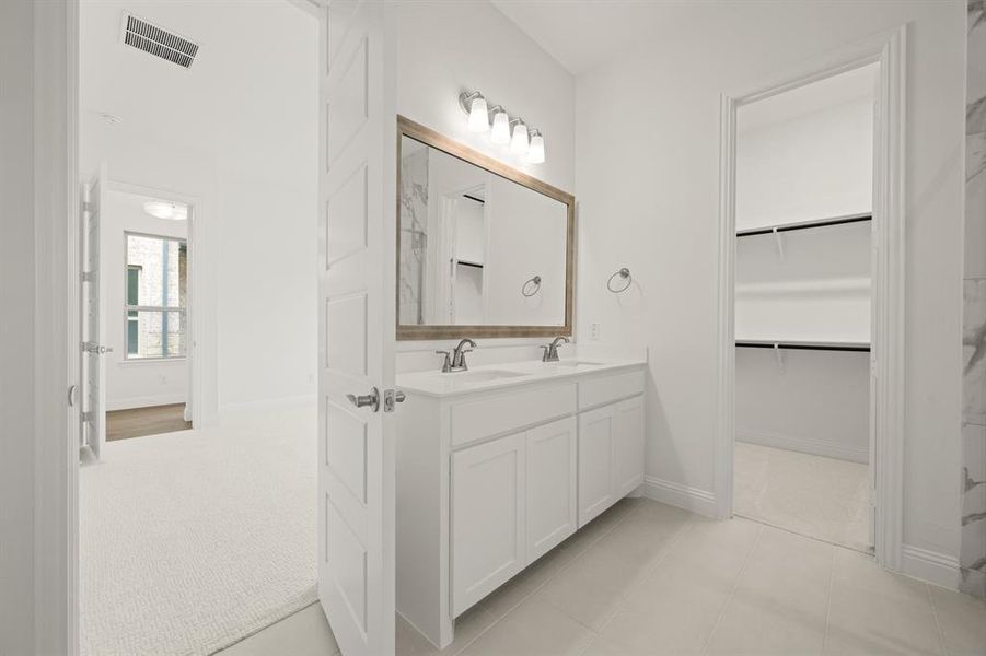 1540 Euclid- Primary Suite-4