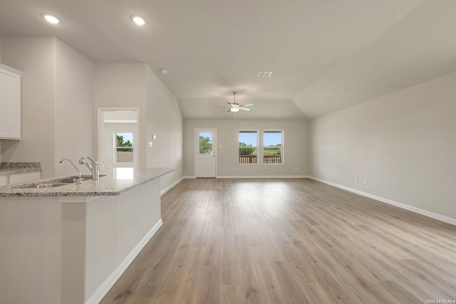 Spacious, unfurnished interior of a new home in Mesquite Ridge, San Antonio (Image 21).