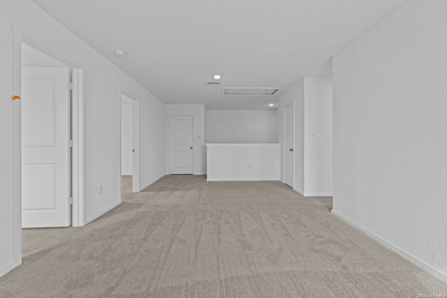 Spacious, unfurnished interior of a new home in Voss Farms, New Braunfels (Image 19).