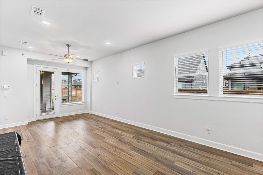 Spacious, unfurnished interior of a new home in , Humble (Image 23).