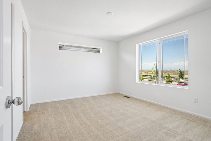 Spacious, unfurnished interior of a new home in Windler, Aurora (Image 14).