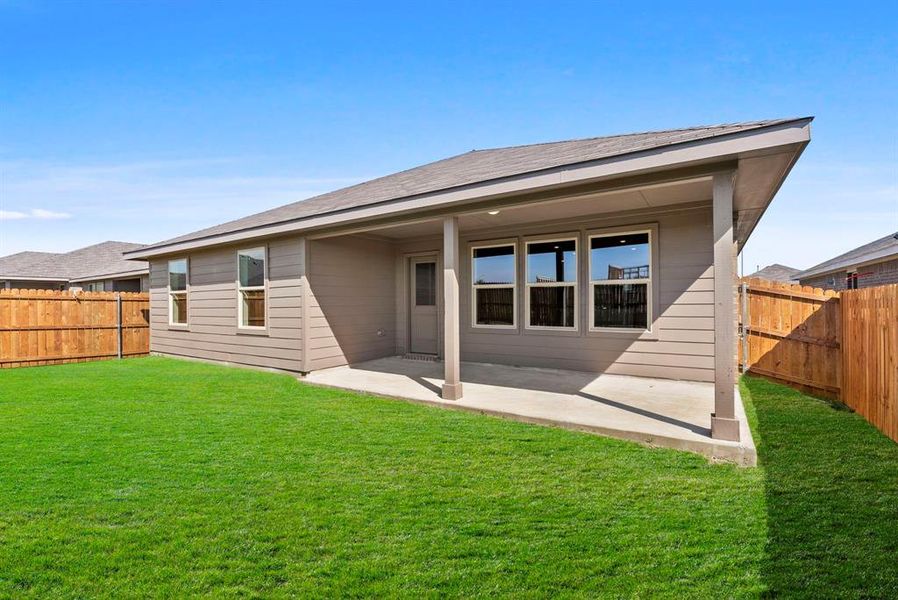 Exterior details and patio area of a home in Sunnycreek, Crowley (Image 3).