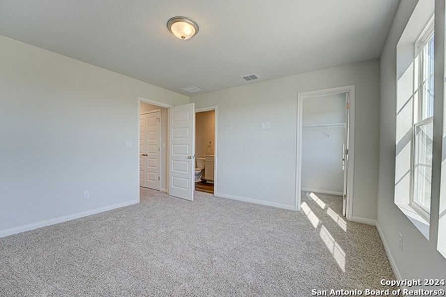 Spacious, unfurnished interior of a new home in Blue Ridge Ranch, San Antonio (Image 17).