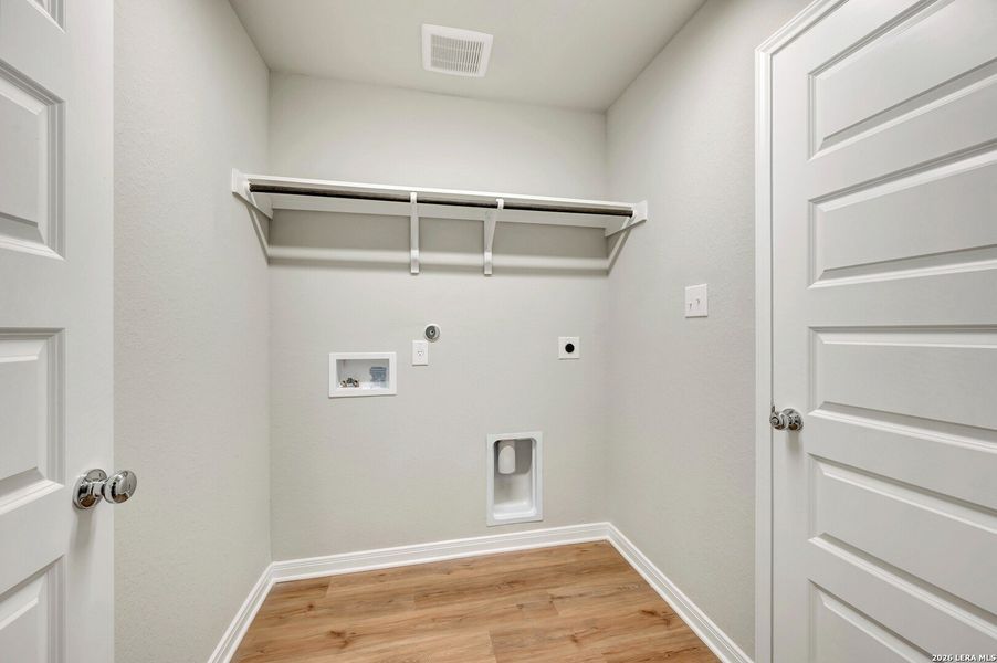 Spacious, unfurnished interior of a new home in Paloma Park, Converse (Image 42).