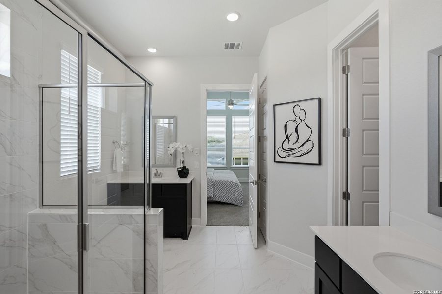 Furnished interior view inside a new home in Esperanza 50's, Boerne (Image 8).