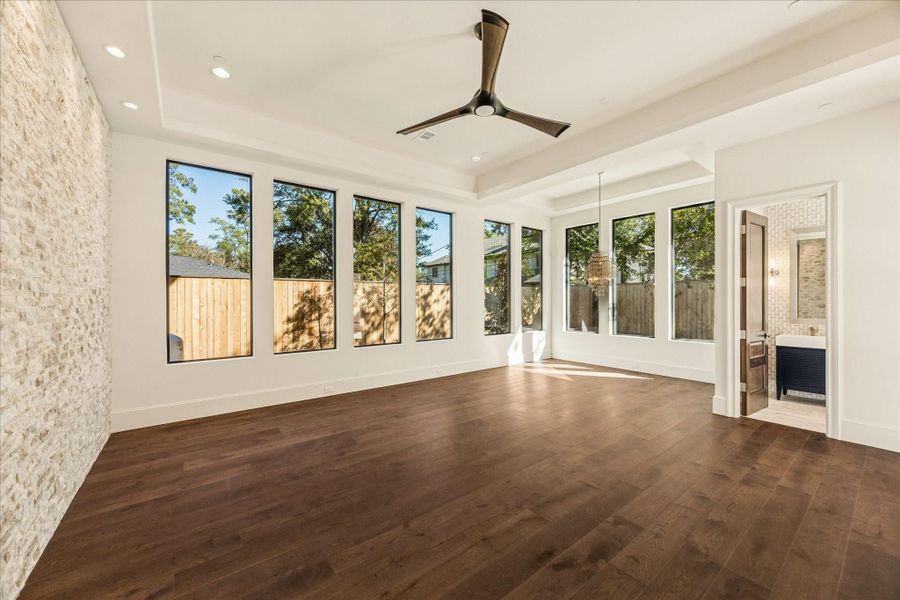Spacious, unfurnished interior of a new home in , Houston (Image 24).