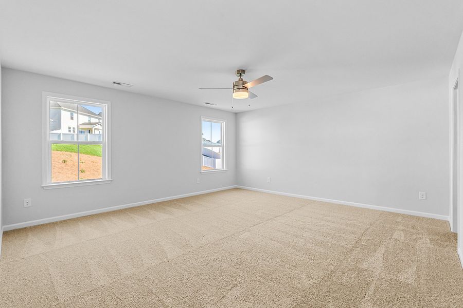 Spacious, unfurnished interior of a new home in Hanes Lake, Winston-Salem (Image 31).