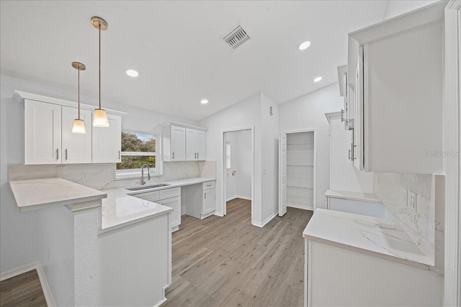 Furnished interior view inside a new home in , Ocklawaha (Image 4).