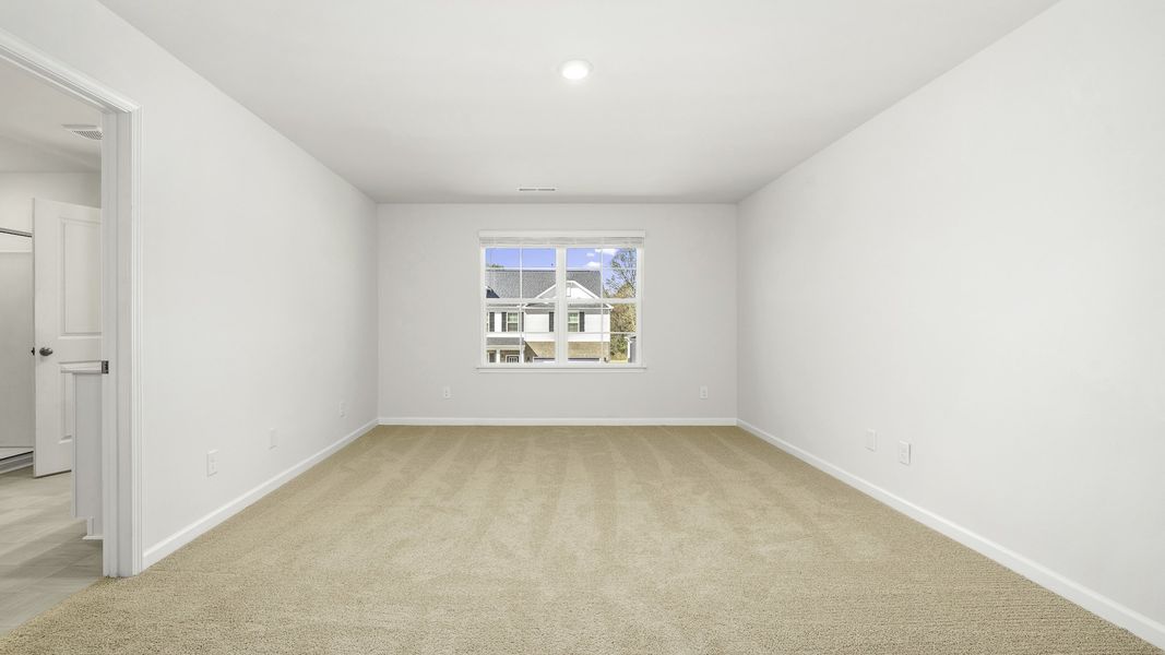 Spacious, unfurnished interior of a new home in Owens Ridge, Lexington (Image 14).