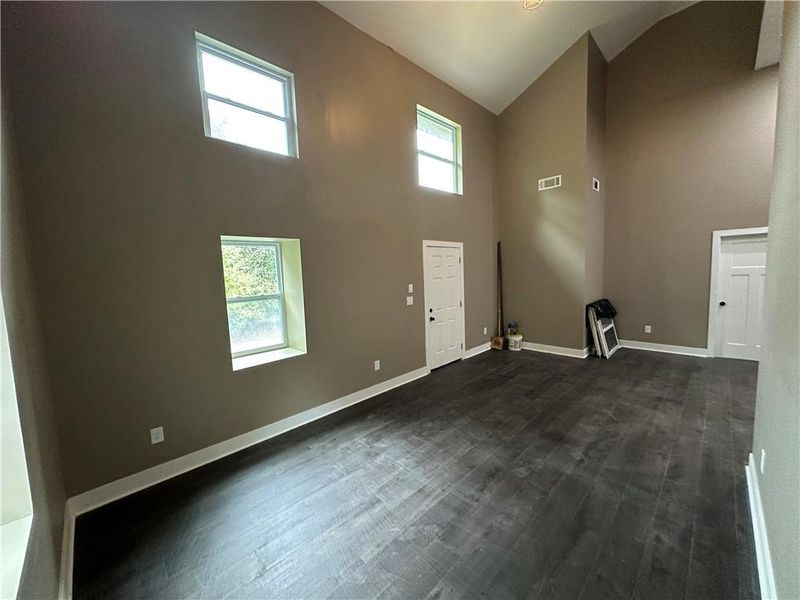 Spacious, unfurnished interior of a new home in , Atlanta (Image 17).