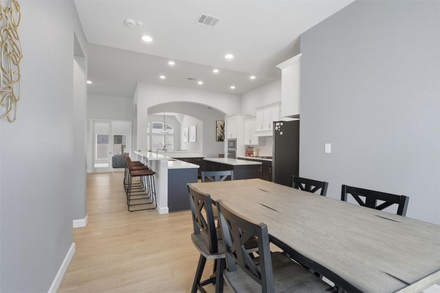 Light-filled breakfast area convenientlypositioned alongside the kitchen. Light-filled breakfast area convenientlypositioned alongside the kitchen.