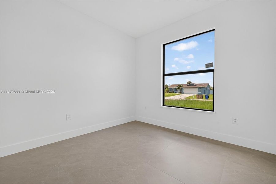 Spacious, unfurnished interior of a new home in , Lehigh Acres (Image 18).