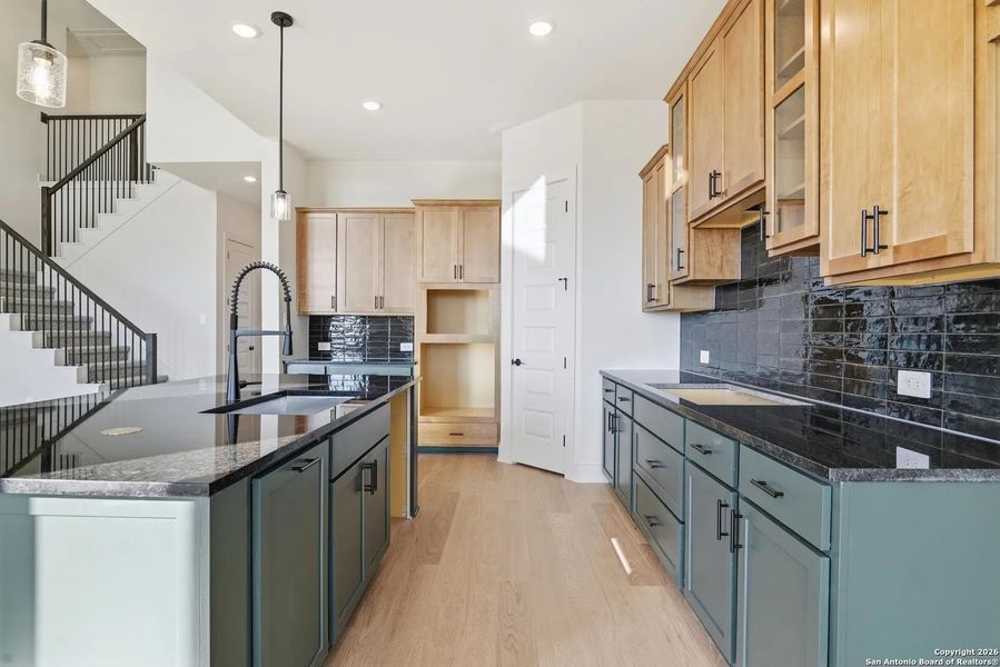 Furnished interior view inside a new home in Haby Hill 60s, San Antonio (Image 10).