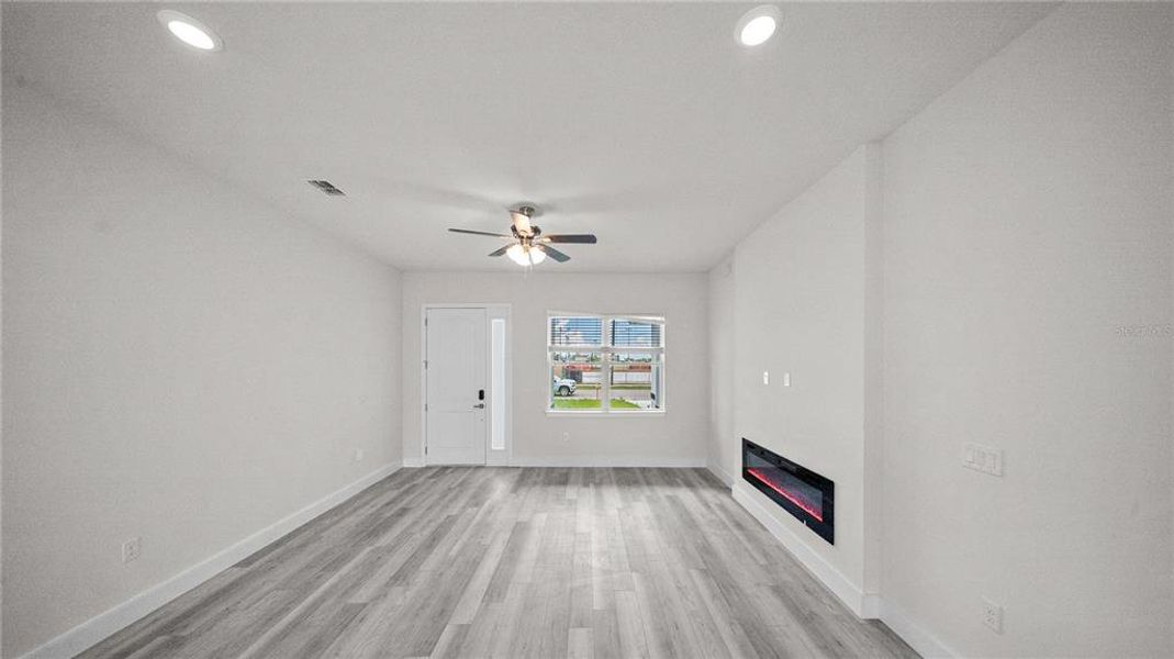 Spacious, unfurnished interior of a new home in , Port Charlotte (Image 29).