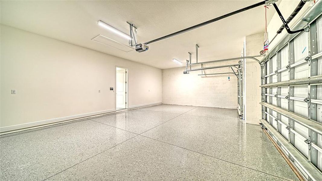 Spacious, unfurnished interior of a new home in Canoe Creek, Parrish (Image 32).