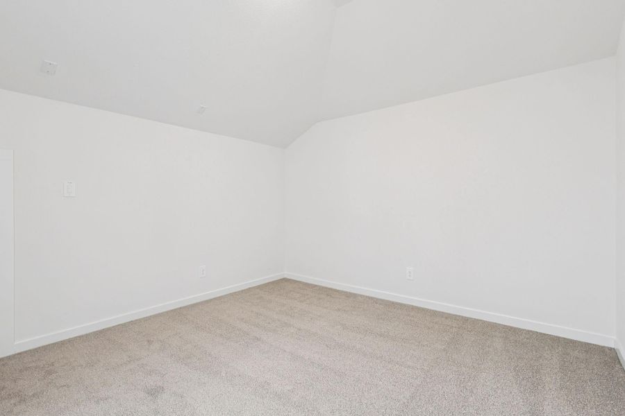 Spacious, unfurnished interior of a new home in Stewart's Ranch, Conroe (Image 27).
