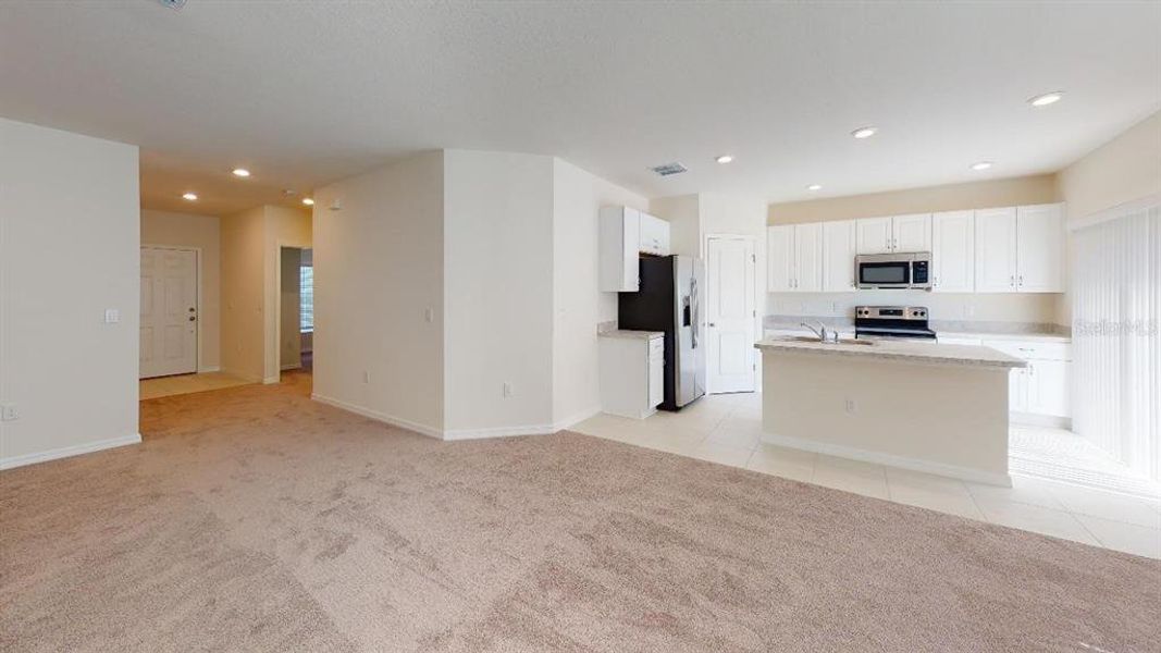Spacious, unfurnished interior of a new home in Brookland Park, Auburndale (Image 10).