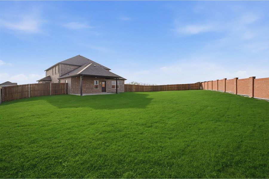 Exterior details and patio area of a home in Saddlebrook Estates, Waxahachie (Image 4). Exterior details and patio area of a home in Saddlebrook Estates, Waxahachie (Image 4).