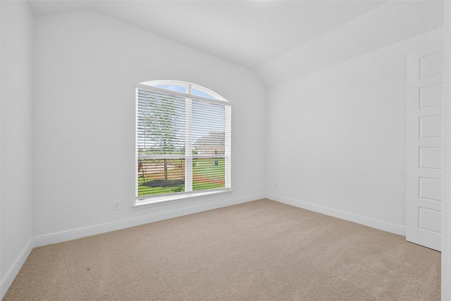 Spacious, unfurnished interior of a new home in Lago Mar, La Marque (Image 26).