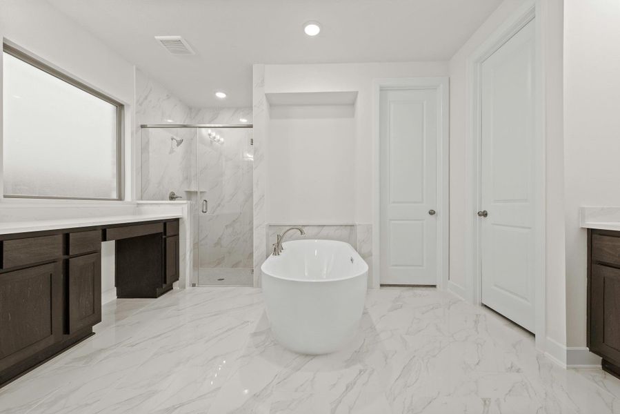 Furnished interior view inside a new home in Candela – 60', Richmond (Image 9).