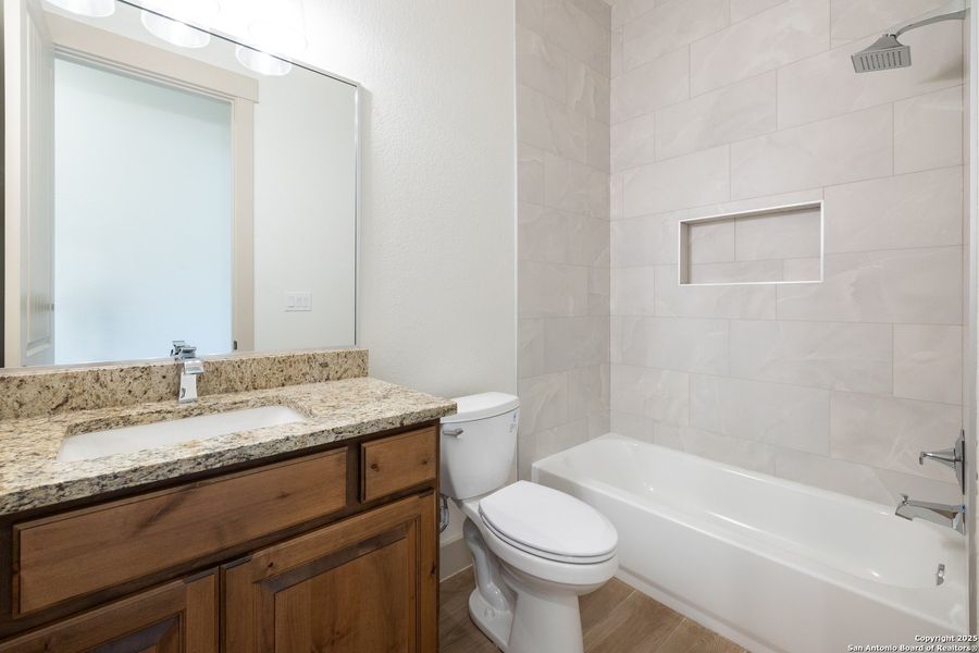 Furnished interior view inside a new home in , Bandera (Image 8).