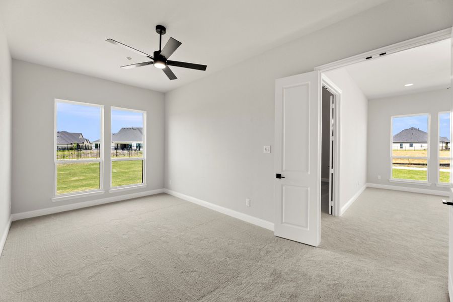 Representative unfurnished interior of a home built from the Derby by Windsor Homes in Ridge Pointe Estates, McLendon-Chisholm (Image 25).