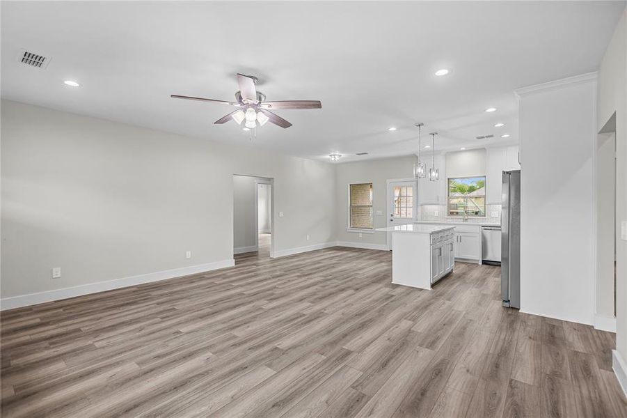 Spacious, unfurnished interior of a new home in , Tom Bean (Image 25).