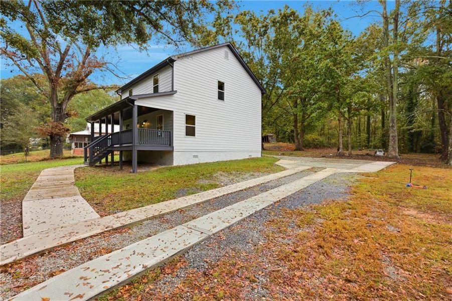 Exterior details and patio area of a home in , Toccoa (Image 24).
