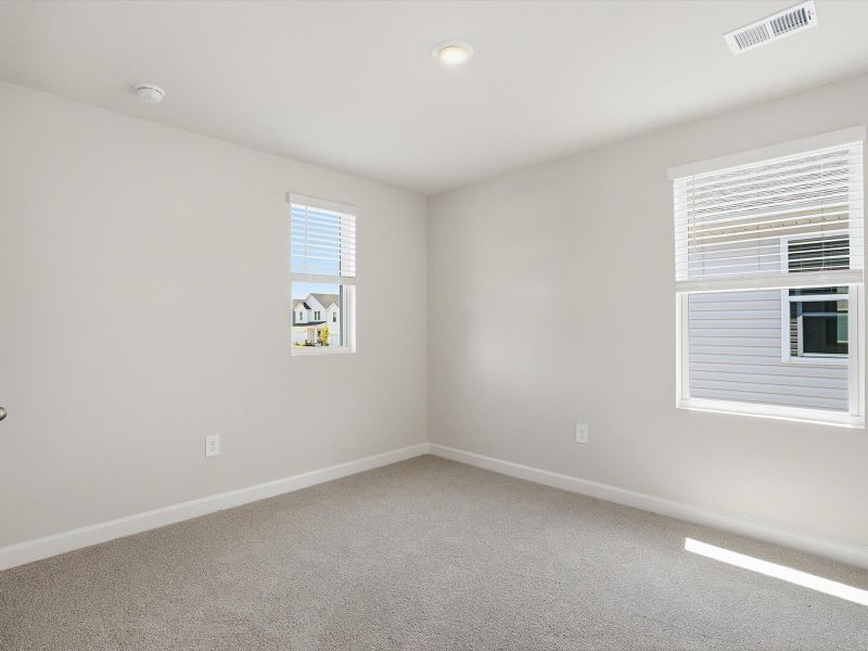 Spacious, unfurnished interior of a new home in Village at White Pine, Pendleton (Image 18).