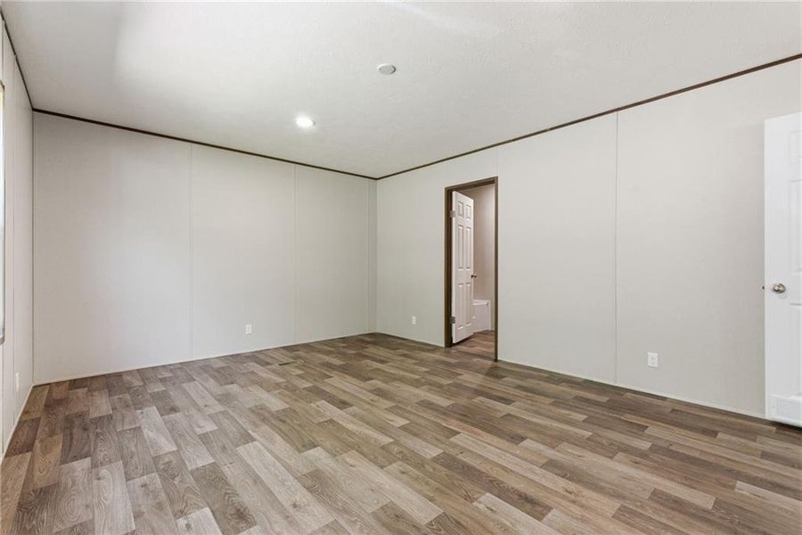Spacious, unfurnished interior of a new home in , Dahlonega (Image 20).