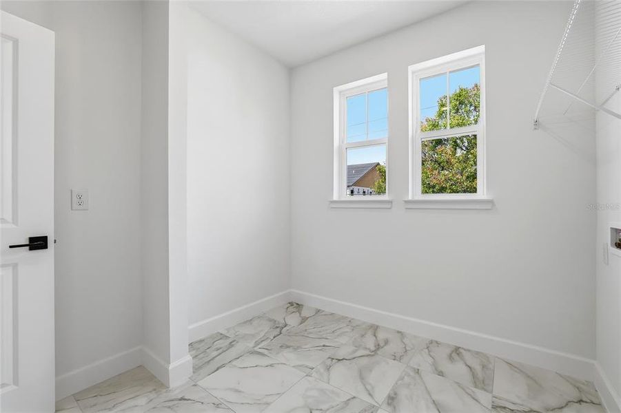 Spacious, unfurnished interior of a new home in , Tampa (Image 30).