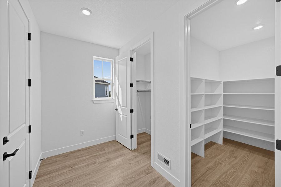 Spacious, unfurnished interior of a new home in Macanta, Castle Rock (Image 18).
