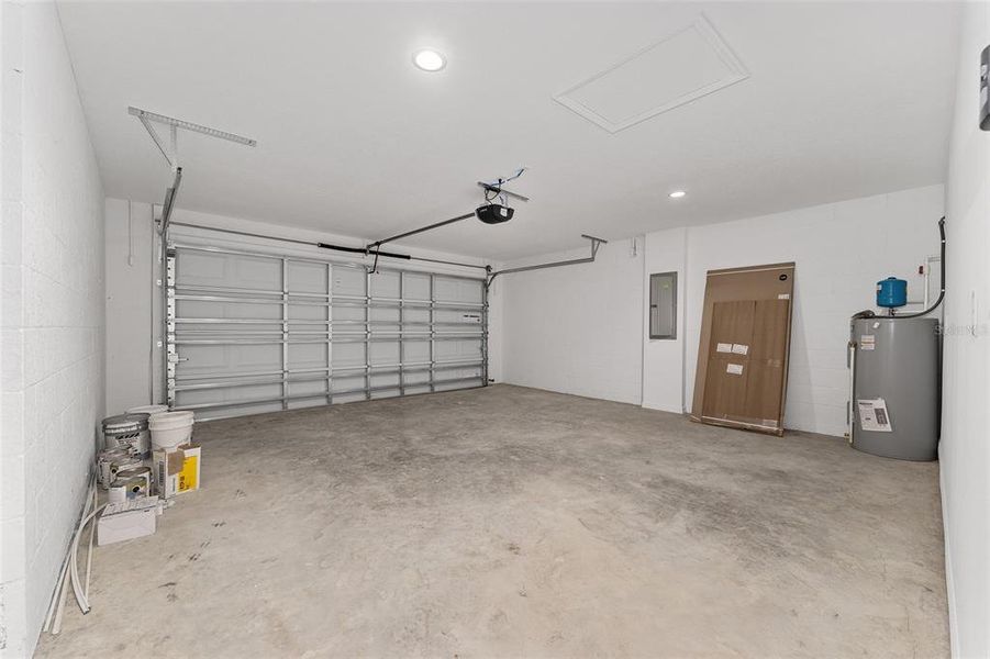 Spacious, unfurnished interior of a new home in , Ocklawaha (Image 20).