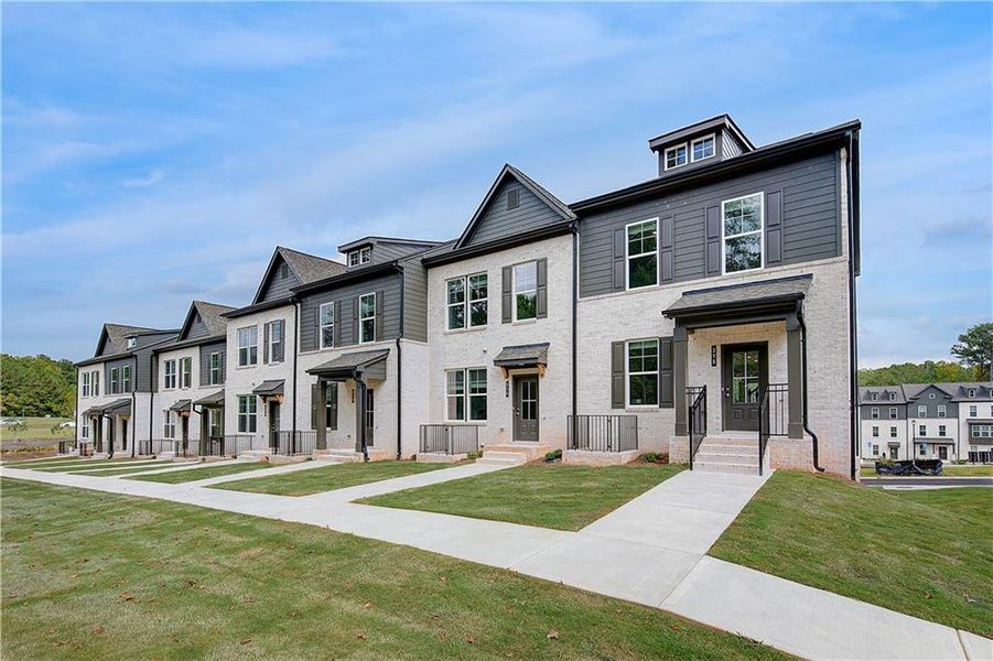 Front exterior of a new home in Daybreak, Newnan, GA, highlighting curb appeal (Image 20). Front exterior of a new home in Daybreak, Newnan, GA, highlighting curb appeal (Image 20).