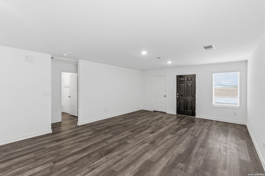 Spacious, unfurnished interior of a new home in Vista Real, Converse (Image 23).