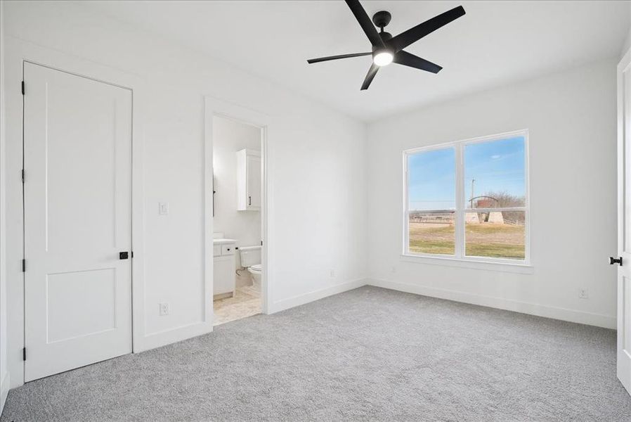 Spacious, unfurnished interior of a new home in , Waxahachie (Image 35).