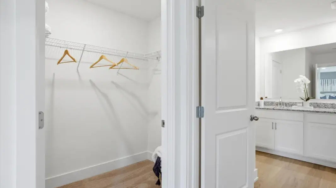 Spacious, unfurnished interior of a new home in Catlett Cove, Knoxville (Image 20).