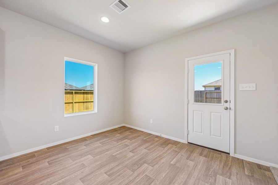 Spacious, unfurnished interior of a new home in Harrington Trails, New Caney (Image 16).