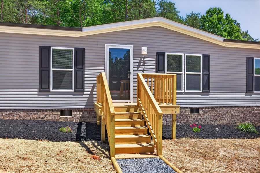Exterior details and patio area of a home in , Lexington (Image 25).