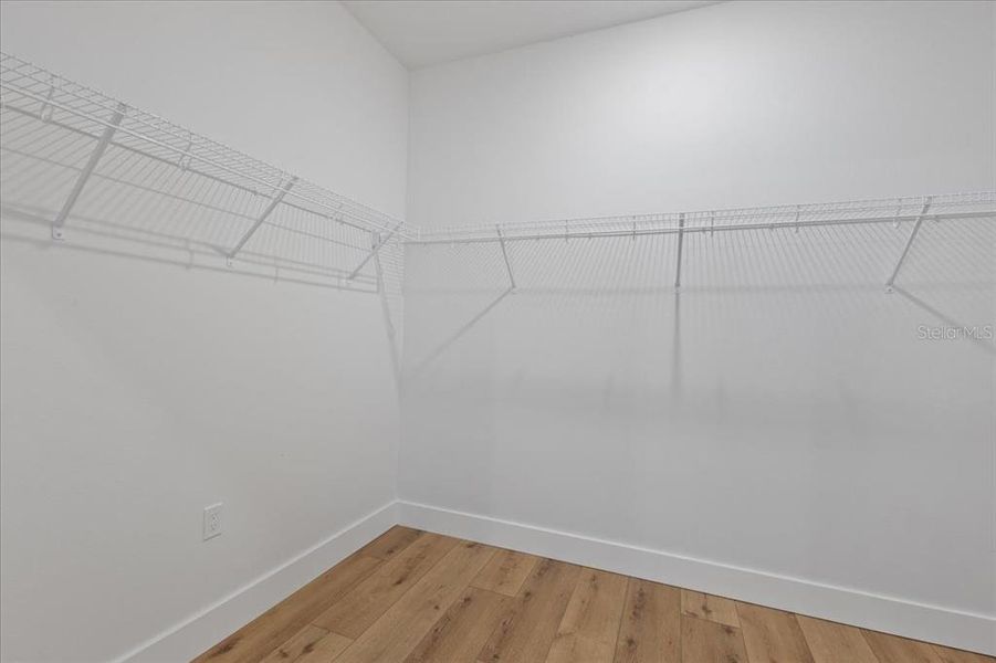 Spacious, unfurnished interior of a new home in , Fanning Springs (Image 34).