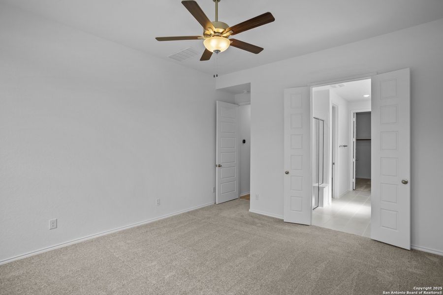 Spacious, unfurnished interior of a new home in Foxbrook, Cibolo (Image 15).